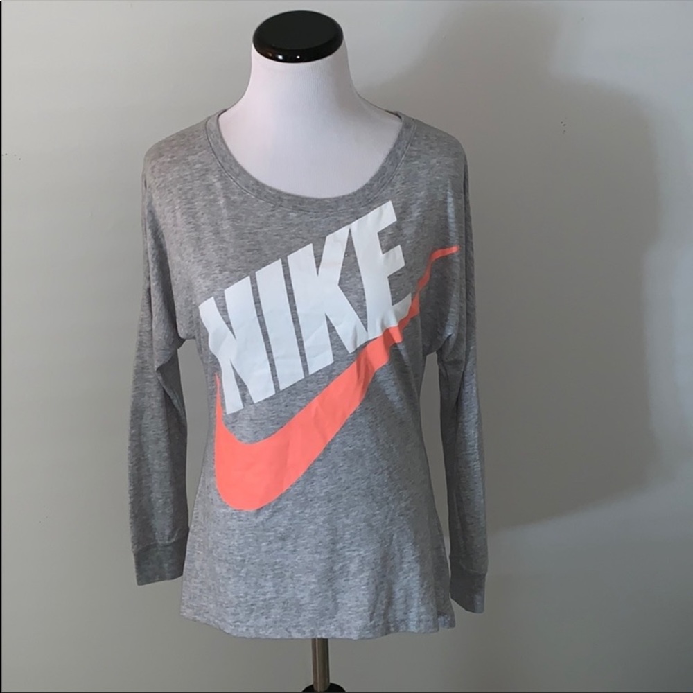 Nike gray long sleeve T-shirt